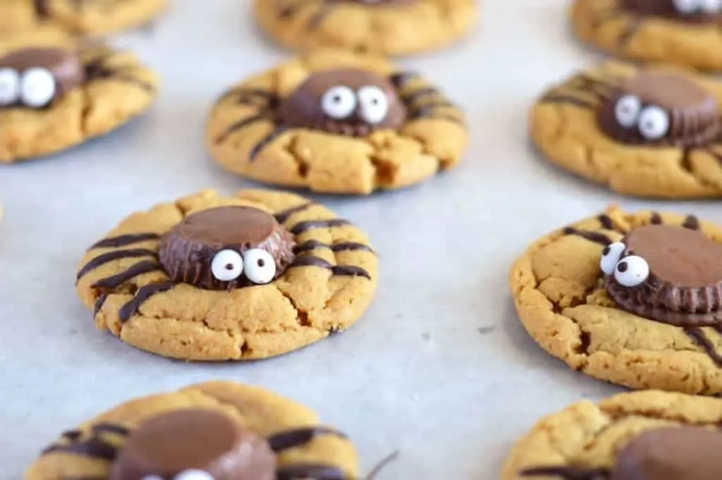 Gluten Free Spider Cookies - perfect for Halloween! Recipe from @whattheforkblog | whattheforkfoodblog.com