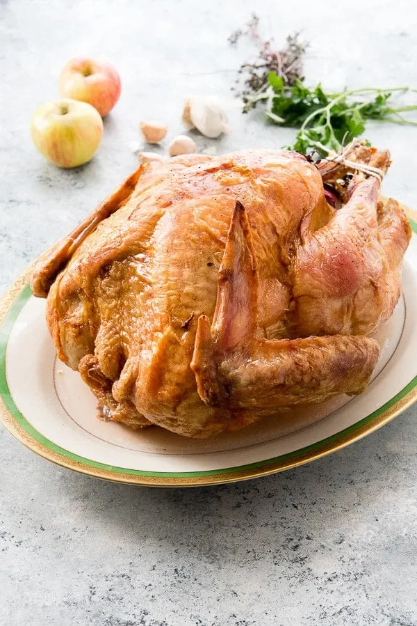 Easy roast turkey recipe plus your ultimate guide to a gluten free Thanksgiving on What The Fork | @whattheforkblog | whattheforkfoodblog.com 