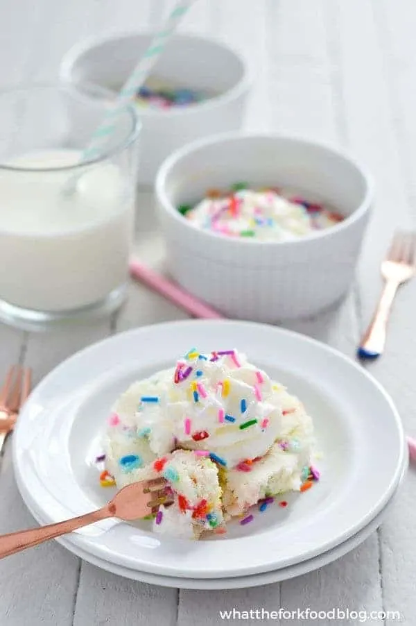 Super easy 1-minute gluten free funfetti mug cake - made with cake mix so no mixing or measuring a bunch of ingredients! Dessert recipe from @whattheforkblog | whattheforkfoodblog | gluten free desserts | how to make mug cake | cake mix mug cake | funfetti cake | easy funfetti cake | how to make cake in a microwave | no-bake cake | microwave cake | easy dessert recipes | sprinkles | confetti cake