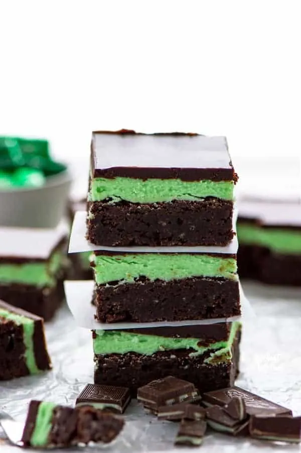 GREEN FLOURLESS CHOCOLATE MINT BROWNIES easy green desserts for St Patricks Day. Get tons of dessert ideas from decadent, no bake, easy, vegan and green!