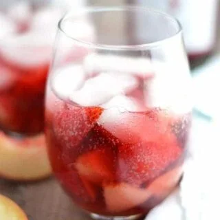 Strawberry Peach Spritzers from What The Fork Food Blog | @WhatTheForkBlog | whattheforkfoodblog.com