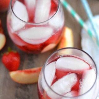 Strawberry Peach Spritzers from What The Fork Food Blog | @WhatTheForkBlog | whattheforkfoodblog.com
