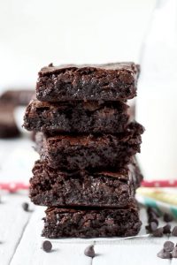 Super Fudgy Gluten Free Brownies (a Ghirardelli copycat recipe) from @whattheforkblog | whattheforkfoodblog.com