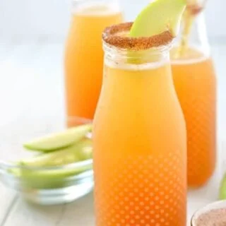 Apple Cider Mimosas are the perfect fall twist on a classic drink. These are great for brunch or any occasion that calls for champagne! Easy fall drink recipe from @whattheforkblog | whattheforkfoodblog | apple cider champagne cocktail | drinks with apple cider | fall cocktails | apple cider cocktails | drinks for brunch | champagne cocktails | how to make a mimosa | spiced apple cider mimosa | apple cider mimosa recipe | fall mimosa recipes | sparkling apple cider mimosas