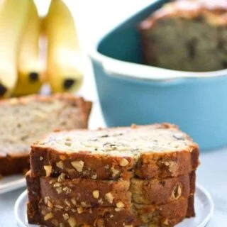 Easy gluten free banana bread, a staple breakfast recipe you'll make again and again. Recipe from @whattheforkblog | whattheforkfoodblog.com | gluten free bread | gluten free breakfast recipes | easy gluten free recipes