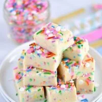 Gluten Free Cake Batter Fudge recipe from @whattheforkblog | whattheforkfoodblog.com | Funfetti | gluten free desserts | no-bake dessert recipes | easy fudge recipes | cake mix hacks