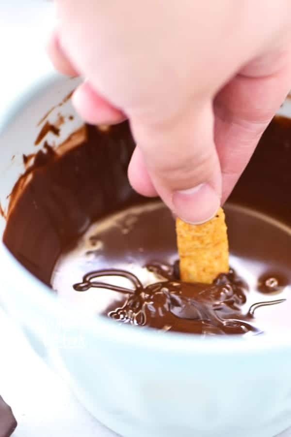 Chocolate Dipped Fritos (aka Fritos Jets) are a delicious salty-sweet snack! They're great for parties! Easy recipe from @whattheforkblog | whattheforkfoodblog.com | gluten free snacks | appetizers | chocolate covered | sweet and salty | chips | Sponsored by Frito Lay | snack foods | easy snacks | no-bake recipes