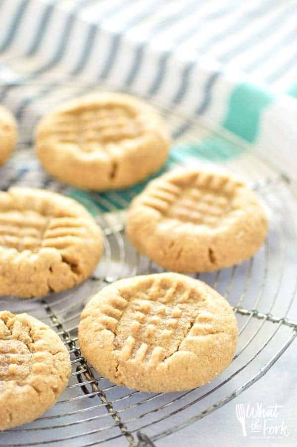 Gluten Free Peanut Butter Cookies - these classic cookies are one that everybody loves! They're easy to make too! Recipe from @whattheforkblog | whattheforkfoodblog.com | gluten free cookie recipes | easy gluten free cookies | gluten free dessert recipes | easy gluten free desserts | peanut butter cookie recipes | how to make peanut butter cookies | homemade peanut butter cookies | holiday baking | gluten free baking