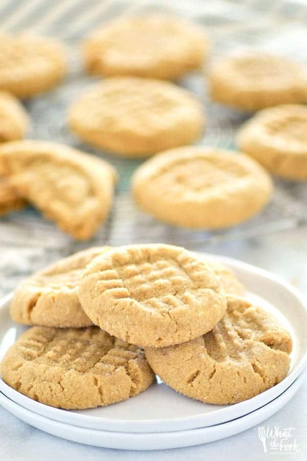 Gluten Free Peanut Butter Cookies - these classic cookies are one that everybody loves! They're easy to make too! Recipe from @whattheforkblog | whattheforkfoodblog.com | gluten free cookie recipes | easy gluten free cookies | gluten free dessert recipes | easy gluten free desserts | peanut butter cookie recipes | how to make peanut butter cookies | homemade peanut butter cookies | holiday baking | gluten free baking