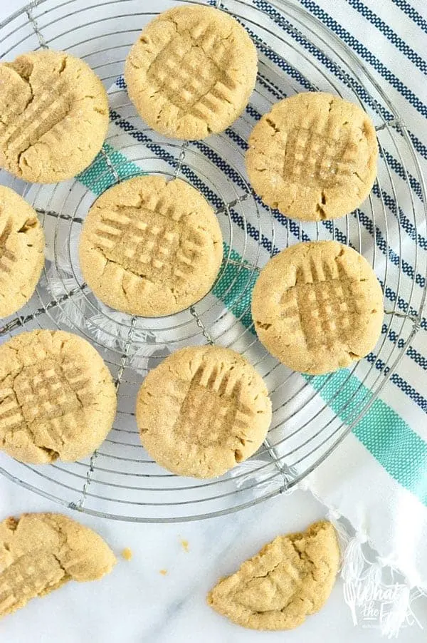 Gluten Free Peanut Butter Cookies - these classic cookies are one that everybody loves! They're easy to make too! Recipe from @whattheforkblog | whattheforkfoodblog.com | gluten free cookie recipes | easy gluten free cookies | gluten free dessert recipes | easy gluten free desserts | peanut butter cookie recipes | how to make peanut butter cookies | homemade peanut butter cookies | holiday baking | gluten free baking