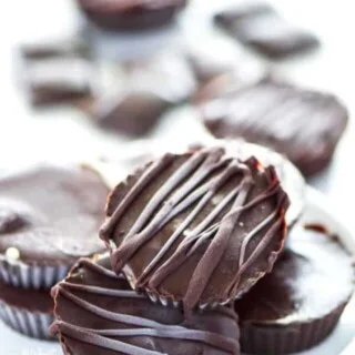 Super Easy Chocolate Covered Ice Cream Cups - your newest ice cream obsession! They're like a peanut butter cup but filled with ice cream in stead of peanut butter! Recipe from @whattheforkblog | whattheforkfoodblog.com | dairy free recipes | dairy free desserts | gluten free and dairy free | ice cream recipes | no-bake dessert recipes | dairy free ice cream | chocolate desserts