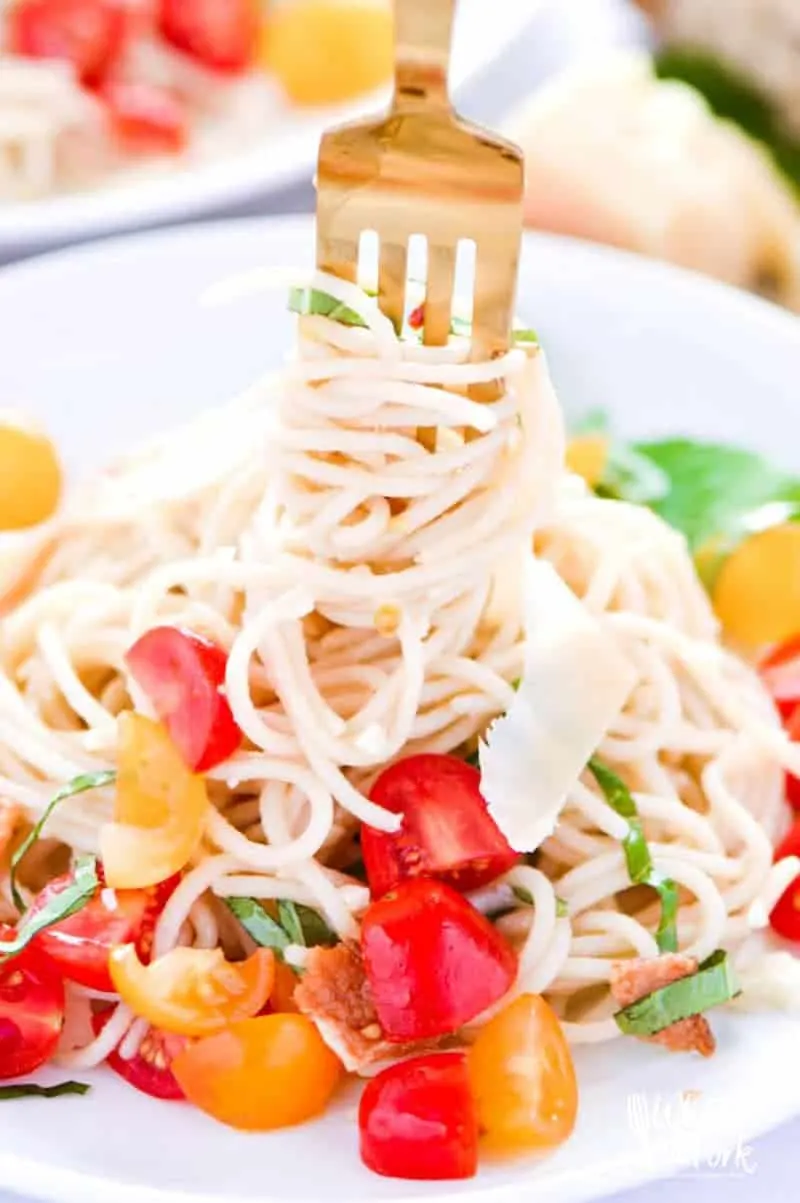 Gluten Free Summer Spaghetti with fresh tomatoes, garlic, basil, bacon, and parmesan cheese. It's an incredibly EASY meal for any night of the week made with simple and delicious ingredients you probably already have! Recipe from @whattheforkblog | sponsored by Pamela's Products | whattheforkfoodblog.com | gluten free meals | easy dinner ideas | easy pasta dishes | gluten free meals | easy gluten free recipes