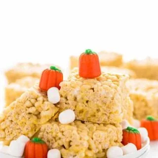 Pumpkin Spice Rice Krispies Treats are the perfect fall flavored no-bake treat. They've got that pumpkin spice flavor you love without having to turn on the oven. They're really easy to make too! Recipe from @whattheforkblog | whattheforkfoodblog.com | easy gluten free desserts | no-bake dessert recipes | homemade rice krispies treats | pumpkin spice recipes | fall recipes | easy dessert recipes | flavors for Rice Krispies Treats | homemade dessert recipes | updated classics