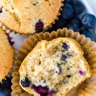 This is a really easy recipe for gluten free blueberry muffins. They’re so tender and full of cinnamon flavor - they’ll quickly become a go-to breakfast recipe! They freeze well too so go ahead and make a double batch! They’re great for busy mornings. From @whattheforkfblog | whattheforkfoodblog.com | gluten free breakfast recipes | gluten free muffin recipes | homemade muffins | #glutenfree #dairyfree #muffins #breakfast #easyrecipes