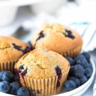 This is a really easy recipe for gluten free blueberry muffins. They’re so tender and full of cinnamon flavor - they’ll quickly become a go-to breakfast recipe! They freeze well too so go ahead and make a double batch! They’re great for busy mornings. From @whattheforkfblog | whattheforkfoodblog.com | gluten free breakfast recipes | gluten free muffin recipes | homemade muffins | #glutenfree #dairyfree #muffins #breakfast #easyrecipes