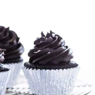 These are the best homemade gluten free chocolate cupcakes you’ll ever have, even better than regular ones. So rich with deep chocolate flavor, super moist, easy to make, and the recipe makes 1 dozen that’s easily doubled.. Topped with my favorite chocolate frosting and 3 topping options: salted, sprinkles, or chocolate chips. These cupcakes are perfect for birthdays or showers. From @whattheforkblog | whattheforkfoodblog.com | #cupcakes #dessert #glutenfree #chocolate #birthday