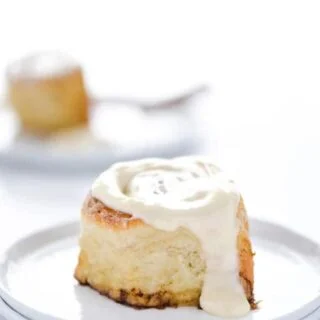 This easy gluten free cinnamon rolls recipe is one that you MUST make! Soft, yeasty rolls with a buttery cinnamon filling and topped with cream cheese icing. Perfect for weekend brunch, breakfast, or holiday brunch! You can even make these gluten free cinnamon rolls dairy free, too! Gluten free bread recipe from @whattheforkblog - visit whattheforkfoodblog.com for more! #glutenfree #cinnamonrolls #brunch #glutenfreebaking #sweetrolls #baking #glutenfreerecipes