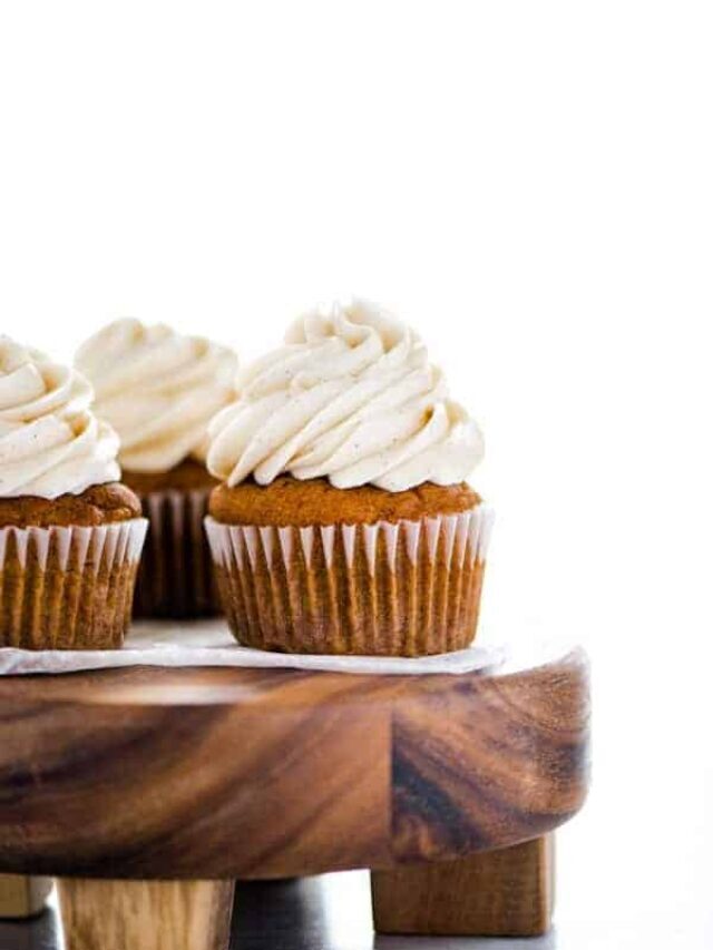 Pumpkin Cupcakes with Cinnamon Cream Cheese Frosting Recipe