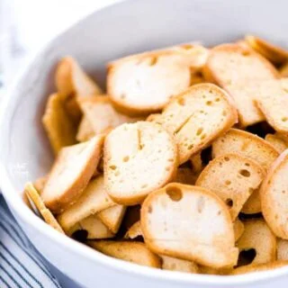 Learn how to make your own homemade bagel chips! Making your own bagel chips saves you money and you can control the seasonings. This recipe is for plain bagel chips (to be used in homemade Chex Mix!) but you can change up the seasonings and spices to suit your taste. I used gluten free bagels to make these simple bagel chips but it works with regular bagels too. Recipe from @whattheforkblog - visit whattheforkfoodblog.com for more!