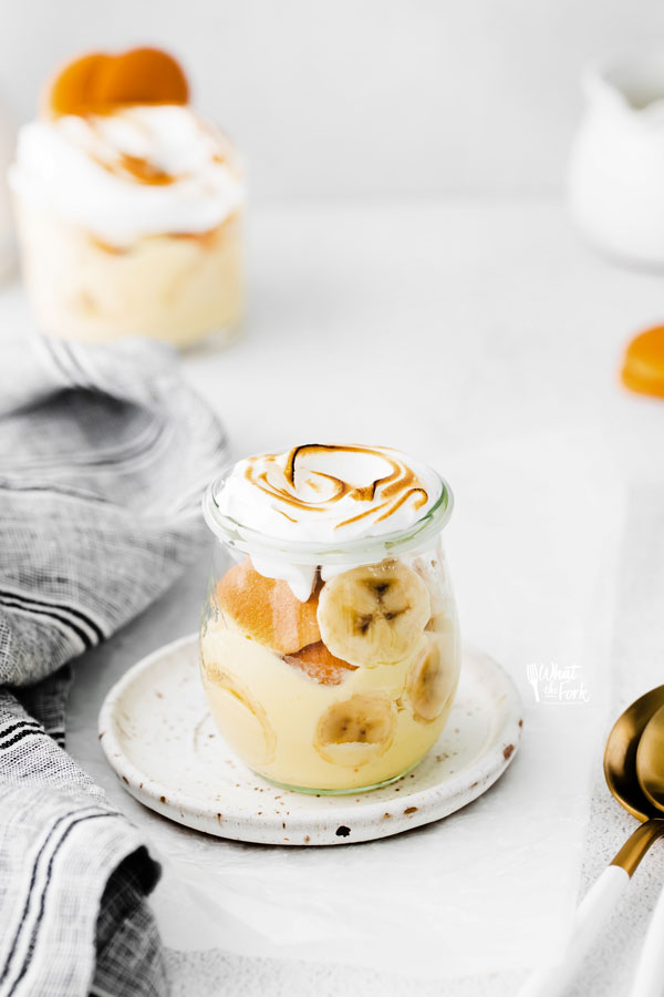 gluten free banana pudding recipe in an individual jar ready to be served