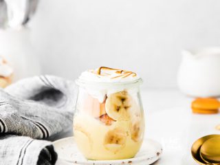 ready to serve gluten free banana pudding recipe in an individual Weck tulip jar